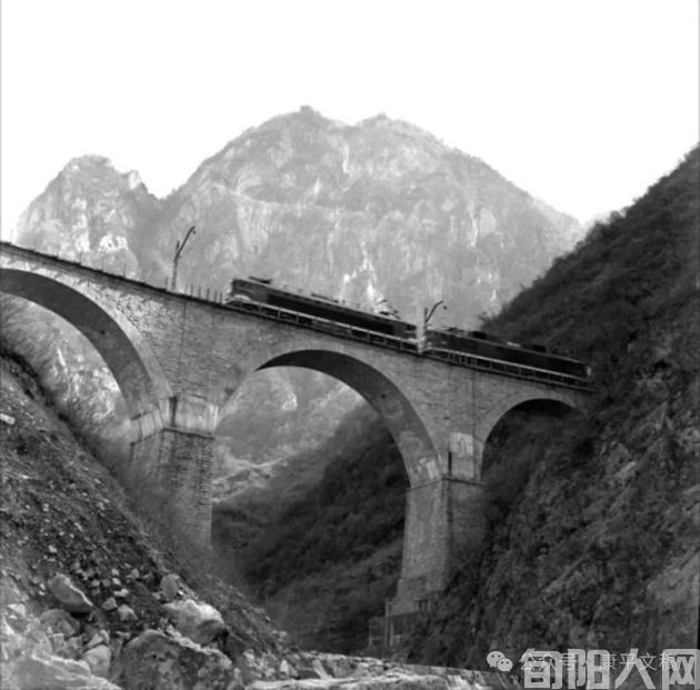 我的往事(78):乘务生活 文/李康平(图1) 乘务生活照.jpg