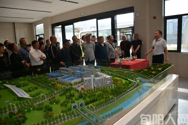 鲁家台社区党委组织党员走进旬阳高新区 开展“共驻共建促发展 党建引领谱新篇”主题实践活动(图2) 002.jpg