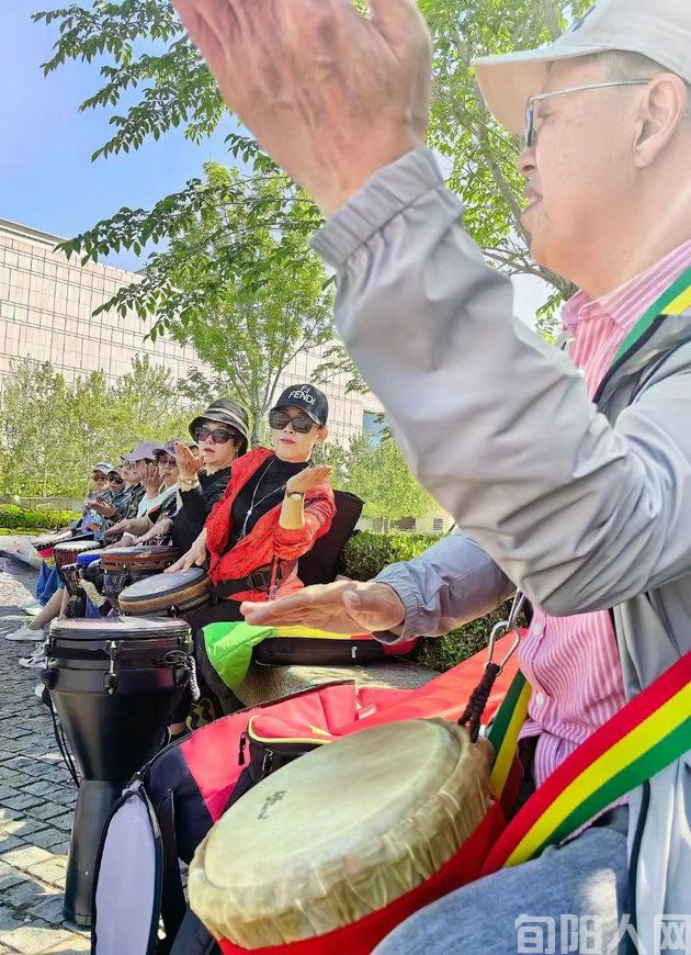 天津文化中心闻鼓问道 文/石岩磊(图1) 手鼓.jpg