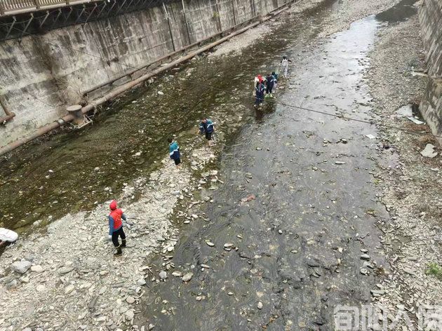 陕西旬阳市棕溪镇:巡河护水生态美(图2) 棕溪2.jpg