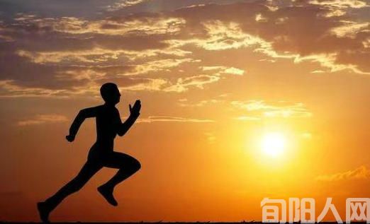 别跑丢了初心  身体和灵魂都要在路上   文/李向宝