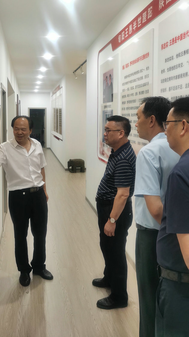 把文化传承融入企业的发展中 ——陕西金力源集团董事长、棕溪镇商会会长马治文一行参观王愚纪念馆等三馆侧记(图2) 002.jpg