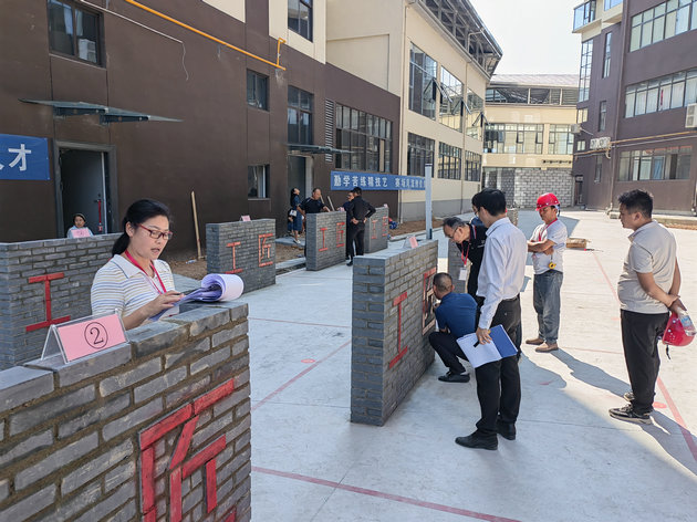 陕西旬阳:砌筑技能大比武 建筑工人展风采(图3) 03.jpg