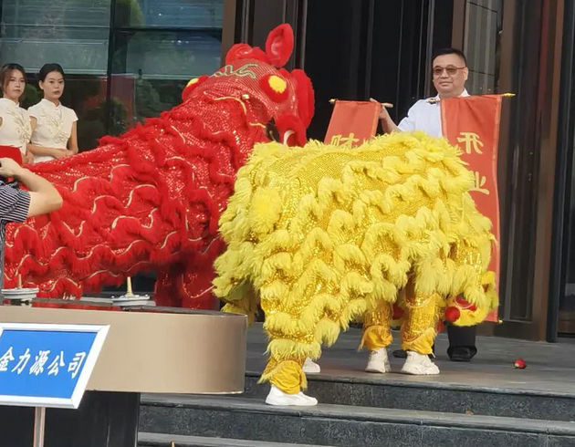 秋光潋滟店门开 商海金秋展宏图 ——金力源国际酒店华彩炫世侧记(图2) 01.jpg