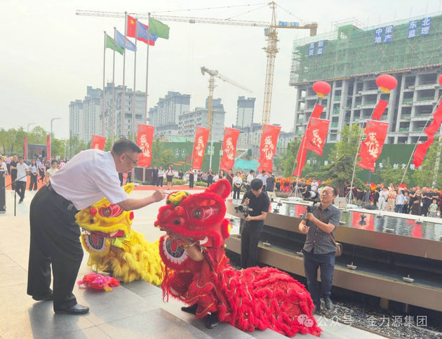 秋光潋滟店门开 商海金秋展宏图 ——金力源国际酒店华彩炫世侧记(图3) 004.jpg