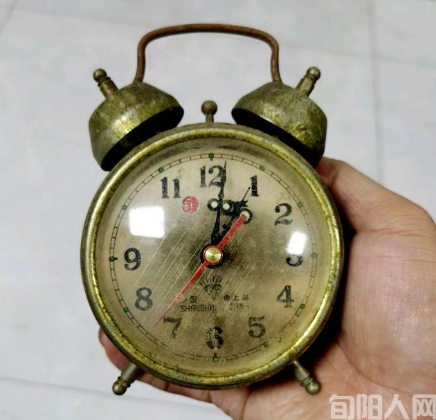 我家的小座鐘和手錶的故事 文/吴定国(图1) 钟表.jpg