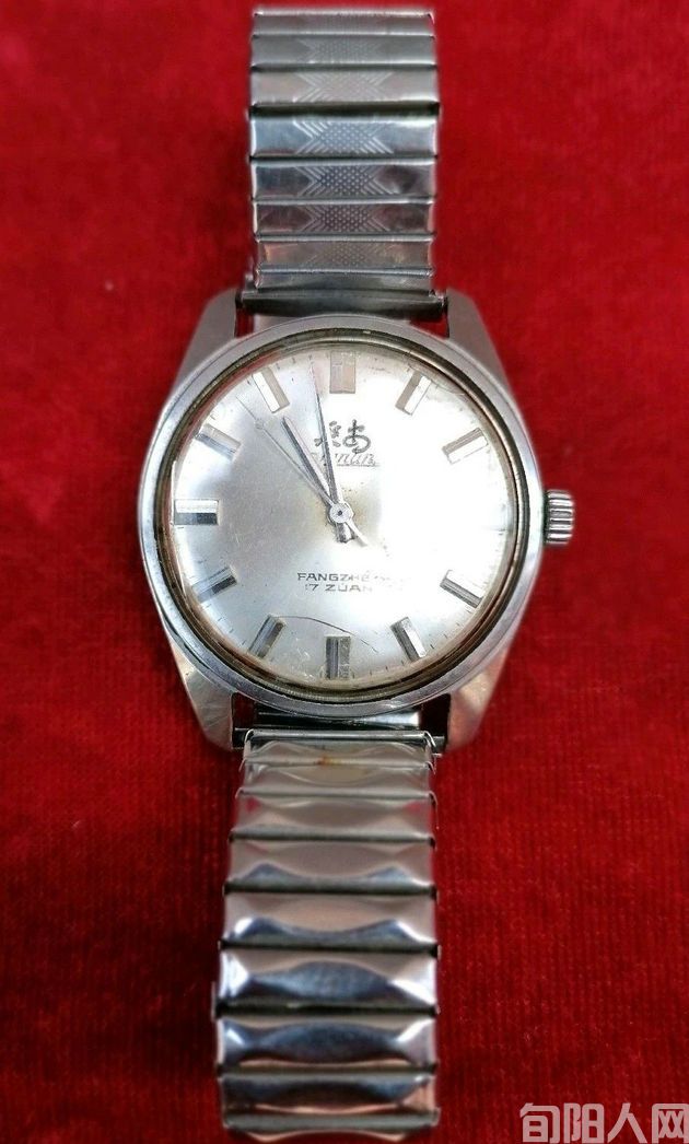 我家的小座鐘和手錶的故事 文/吴定国(图2) 钟表2.jpg