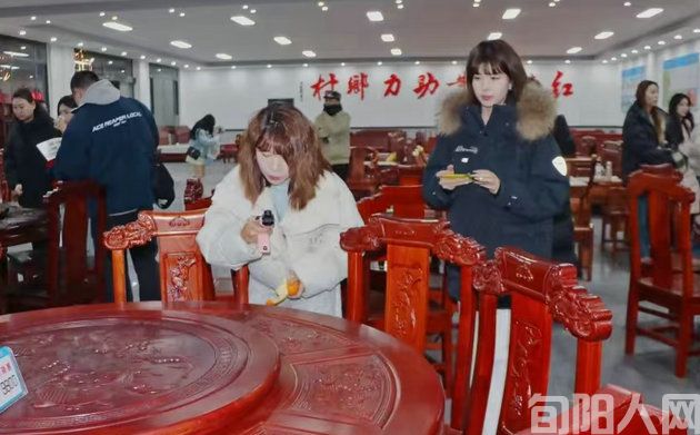 网红达人云集四季田园 香椿宴引爆红椿大产业 ——全国三十名网红达人云集旬阳市四季田园民宿酒店侧记(图1) 1.jpg