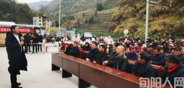 大爱无疆施惠泽 慈心善举谱华章 ——棕溪商会常务副赵吉军先生携西安爱心团队回家乡送温暖活动纪实(图1) 01.jpg