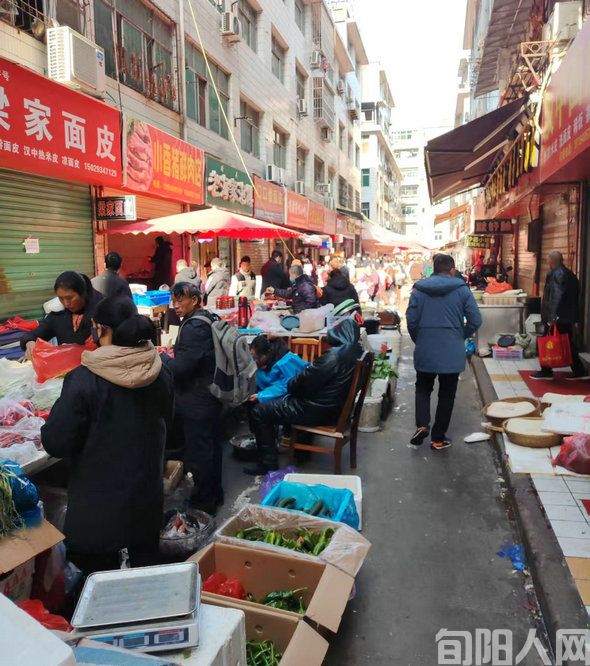 旬阳喜迎春节:热闹的年货市场(图2) 微信图片_20250128121027.jpg