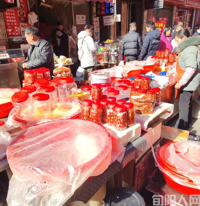 旬阳喜迎春节:热闹的年货市场(图3) 微信图片_20250128121031.jpg