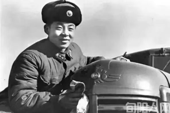 《旬阳人网》学雷锋纪念日:让雷锋精神照亮前行之路(图3) 雷锋2.jpg