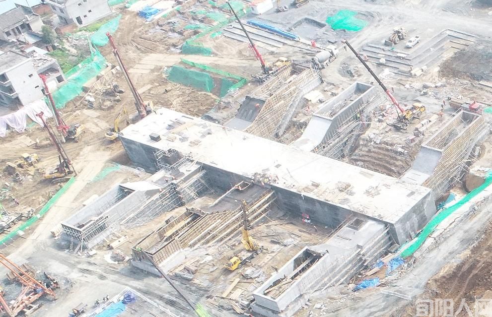 安康西站旅客通道主体结构圆满完成