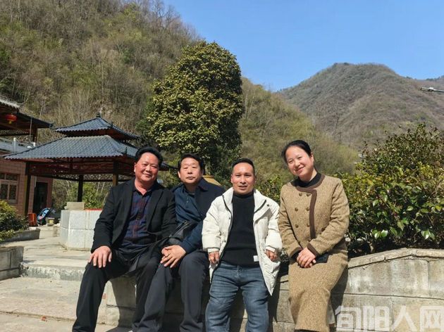 王庭德:春访五龙湾厚耕庄园(图1) 杨厚根.jpg