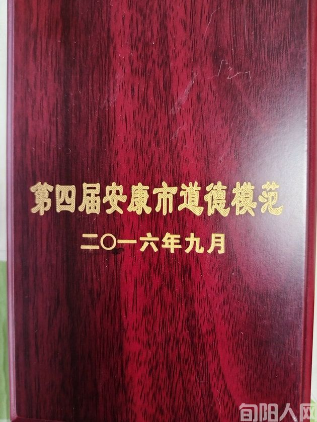 《旬阳人网》与励志哥王庭德访谈录:身残志坚,逐梦笔端(图4) 采访2.jpg