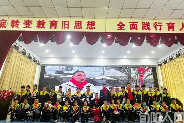 王庭德:书香励志,共赴成长之约(图2) 黄冈2.jpg