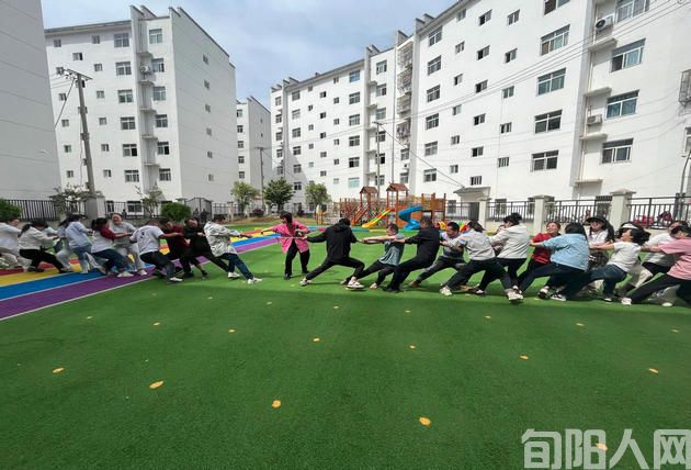 陕西旬阳市小河镇中心幼儿园亲子运动会:运动促成长,亲情共飞扬(图2) 小河幼儿园2.jpg