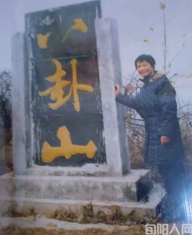 棕杰:关口赏景(图1) 张1.jpg