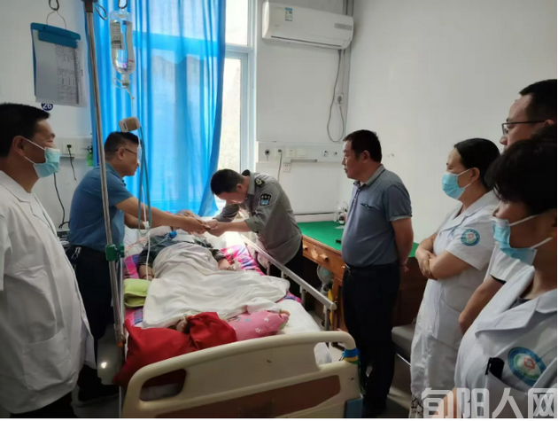 爱与担当！兴平市一四五医院为困难患者捐款送温暖