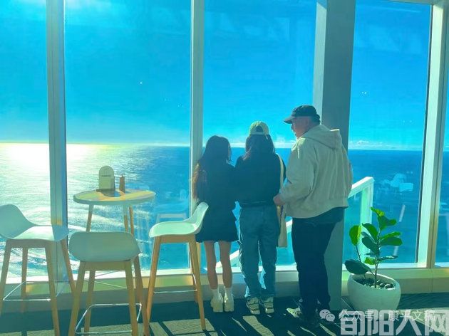 李康平:《异域风情(9):星空塔观景》(图3) 4.jpg