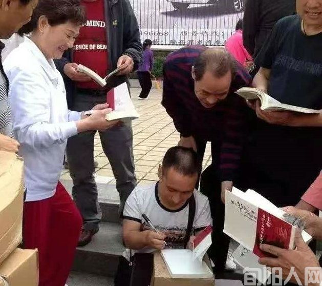 汪海玉:残疾人作家王庭德的励志人生(图2) 王2.jpg