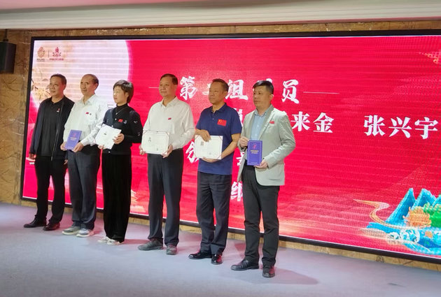 书画“云”上红,银杏映初心——“春风行动”数字艺术展西安炫亮启幕(图6) 08.jpg