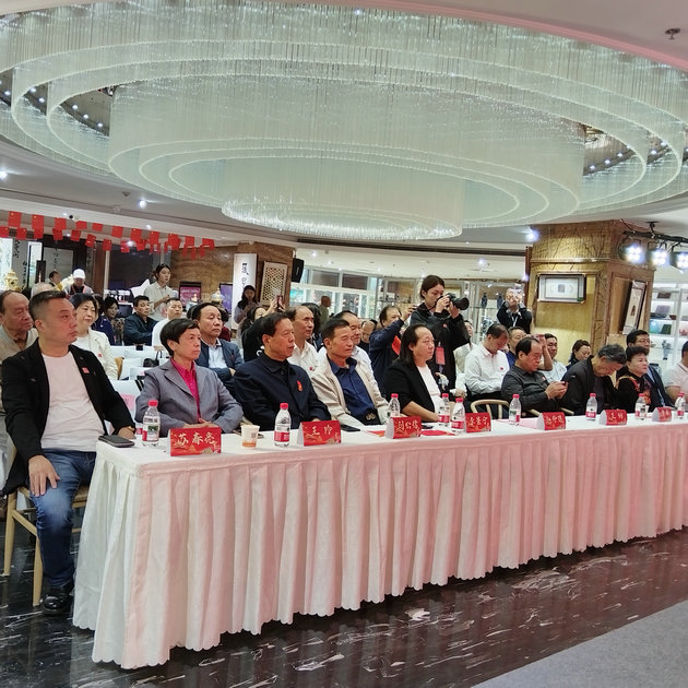 书画“云”上红,银杏映初心——“春风行动”数字艺术展西安炫亮启幕(图7) 02.jpg