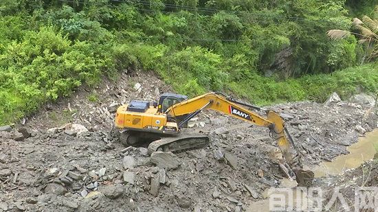 陕西安康旬阳市棕溪镇:加快道路工程建设 优化乡镇路网布局(图2) 棕溪镇02.jpg